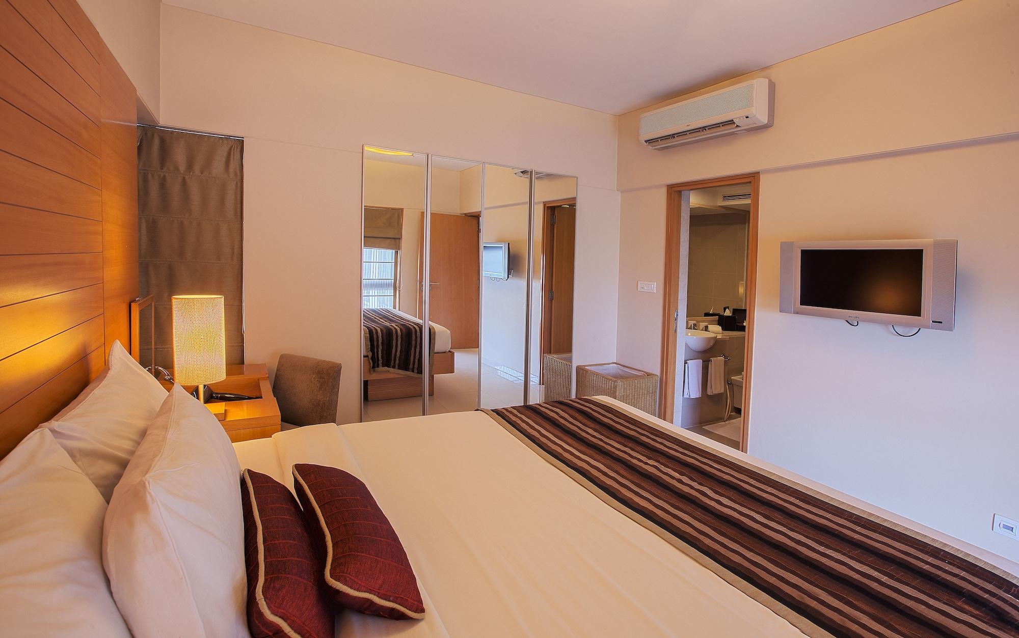 โอ๊ควูด เรสซิเด้นซ์ Aparthotel ปูเน่ ภายนอก รูปภาพ