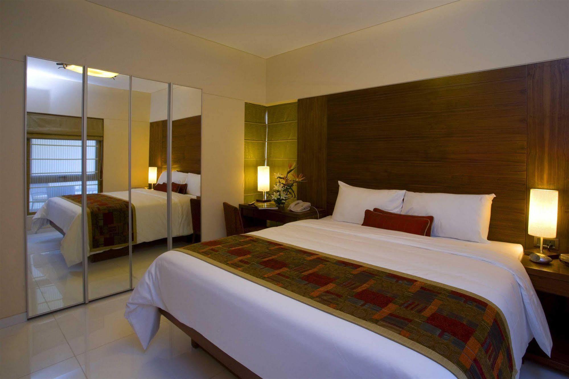 โอ๊ควูด เรสซิเด้นซ์ Aparthotel ปูเน่ ภายนอก รูปภาพ